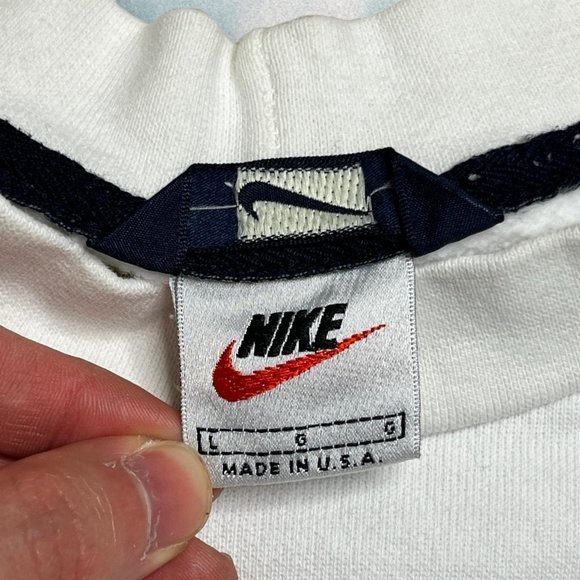 Vintage NIKE white pullover sweatshirt - Picture 3 of 6
